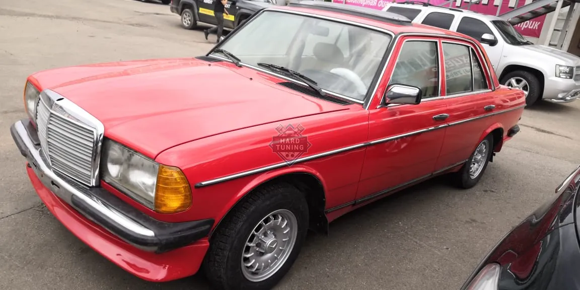 Накладка на передний бампер Zender Mercedes E-Class W123