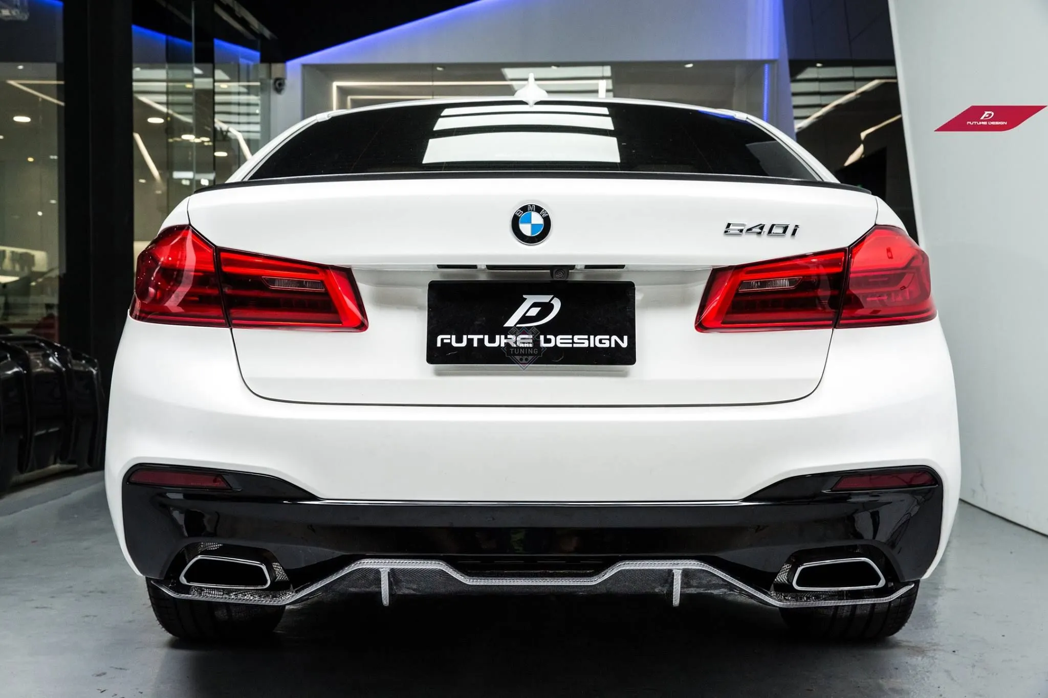 Накладка и диффузор на задний бампер PERFORMANCE BMW G30