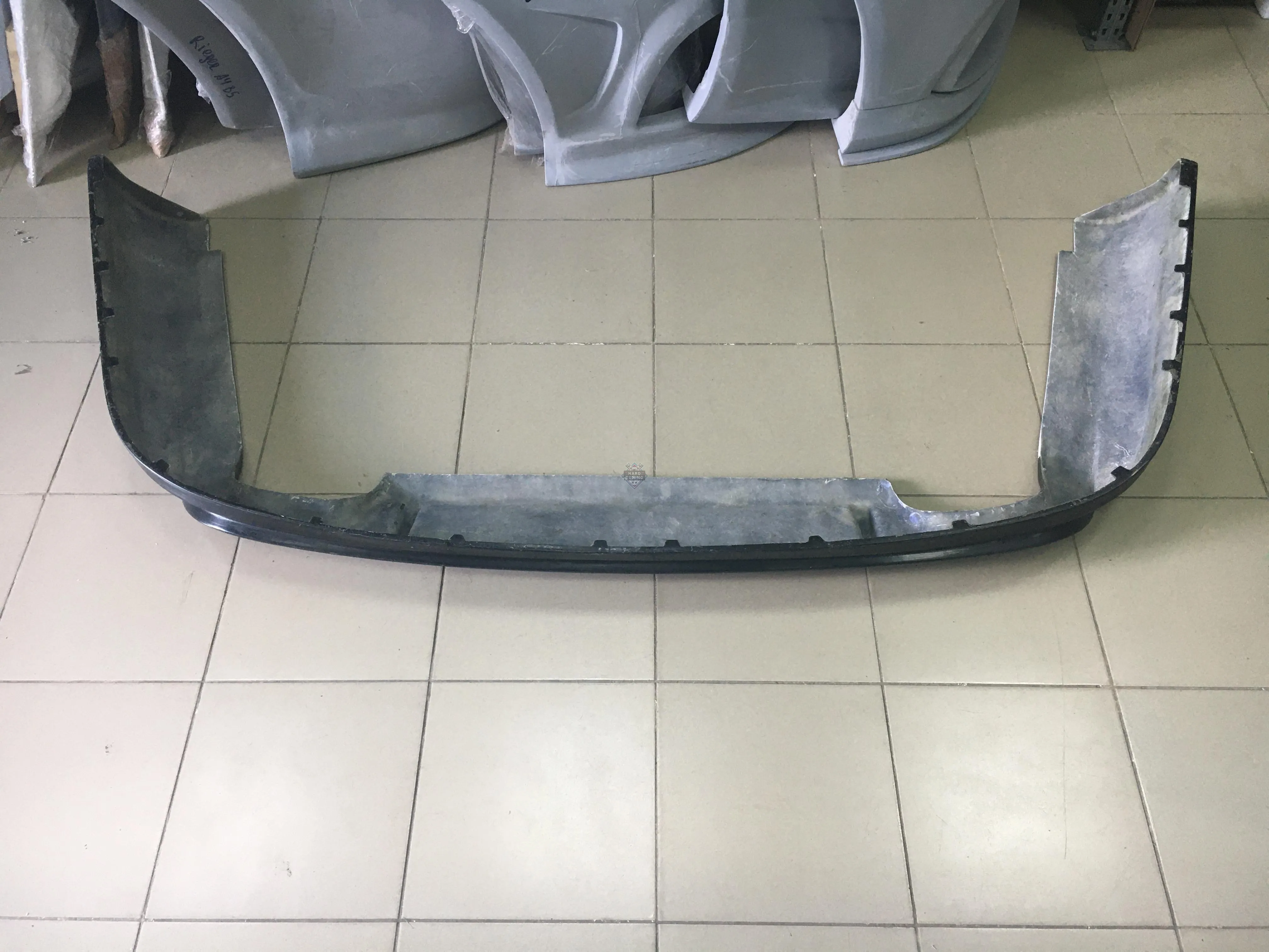 Накладка на задний бампер R-LINE Volkswagen Passat B6 универсал