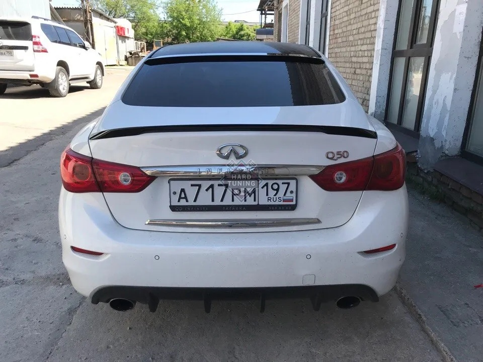 Спойлер лип с вырезом по центру Infiniti Q50