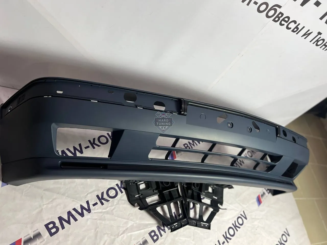 Передний бампер М5 BMW E34 с креплениями ABS пластик