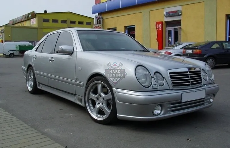 Накладки на пороги LORINSER Mercedes E-Class W210