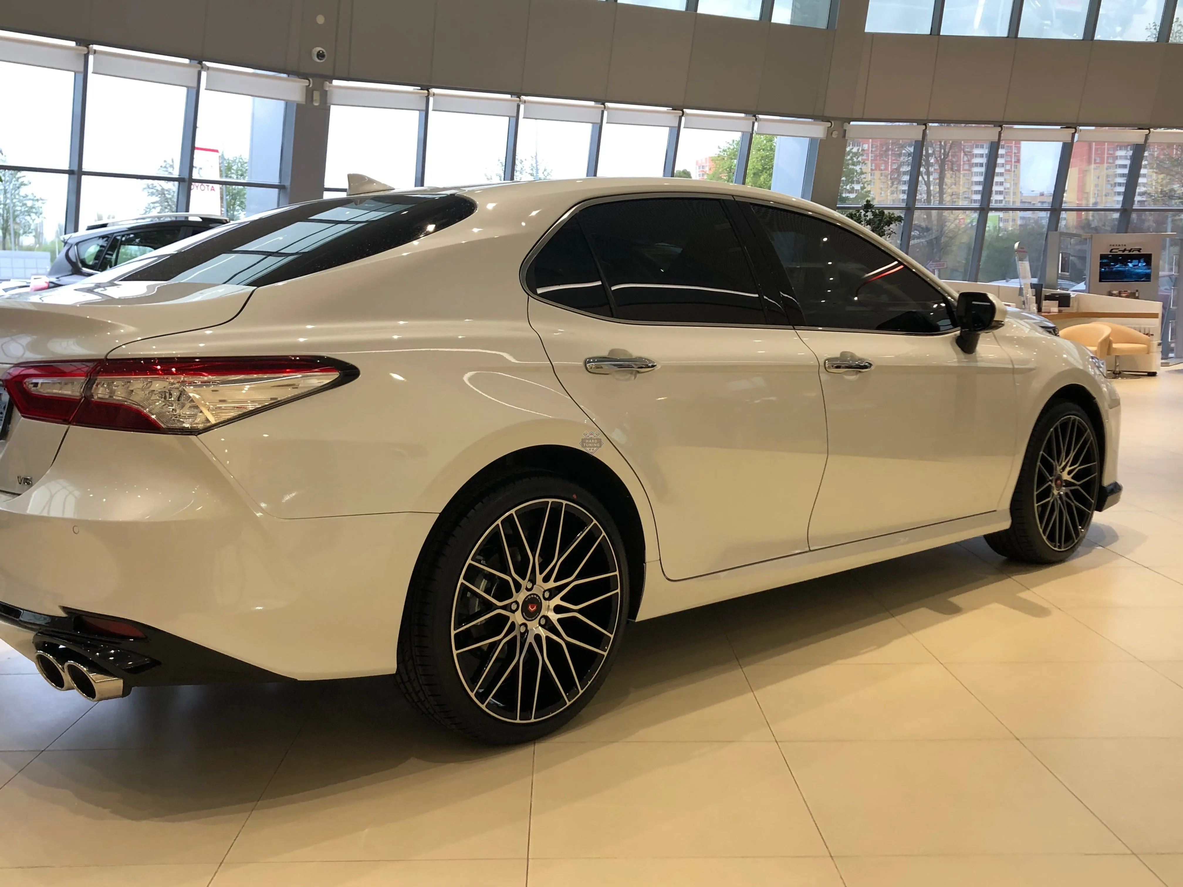 Накладка на задний бампер HEMMES Toyota Camry XV70