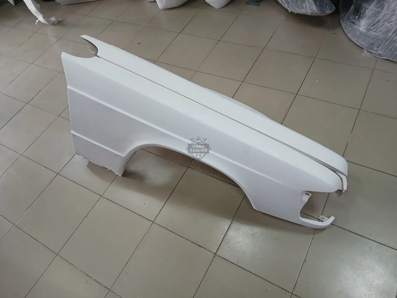 Крылья передние Mercedes 190 W201 пластиковые штатные комплект