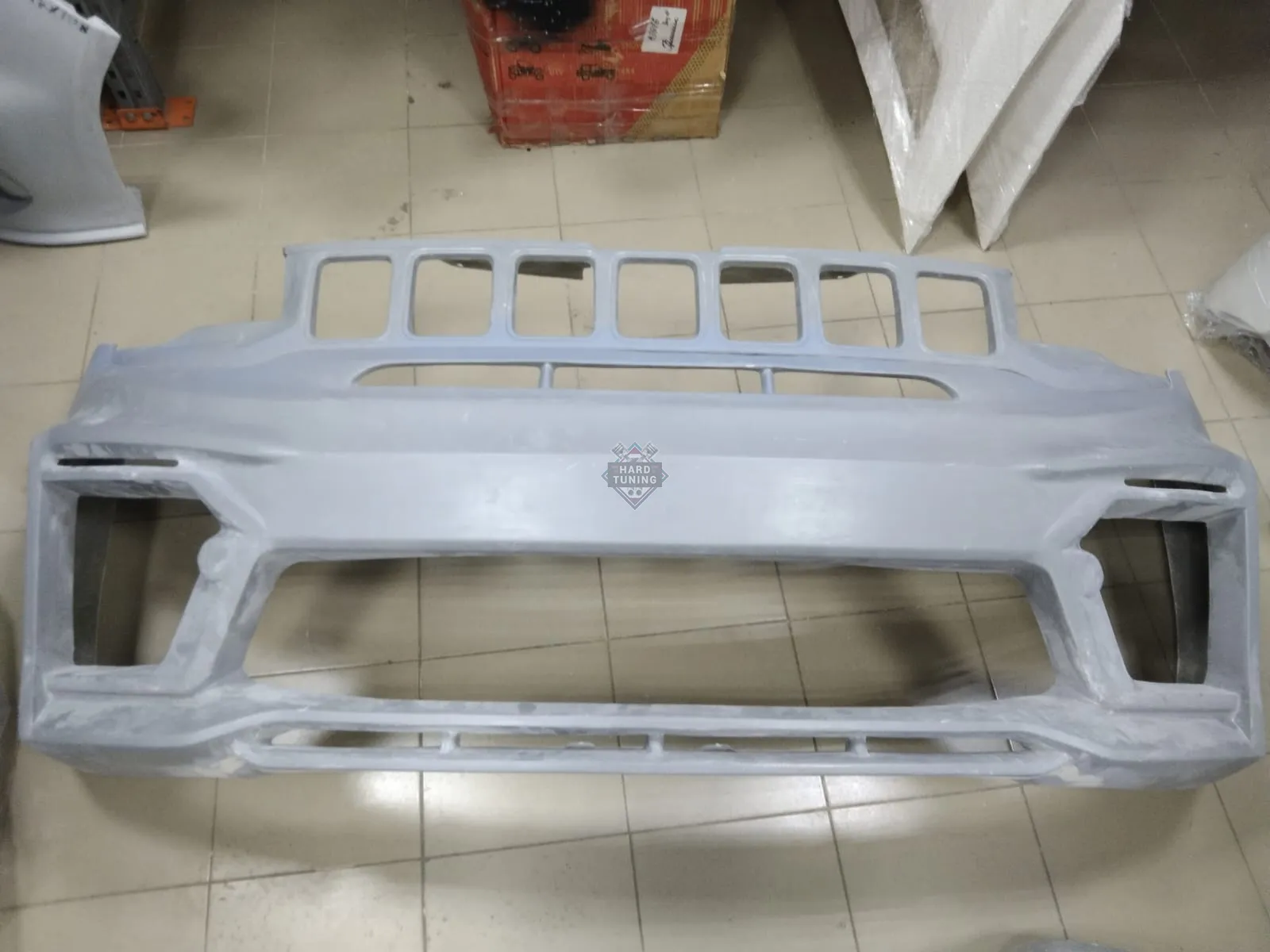Передний бампер в сборе с решеткой радиатора SRT8 Jeep Grand Cherokee WK2