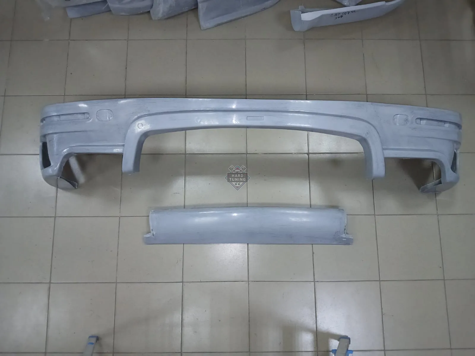 Накладка на задний бампер JE Design Volkswagen Touareg 1 (2002-2010)
