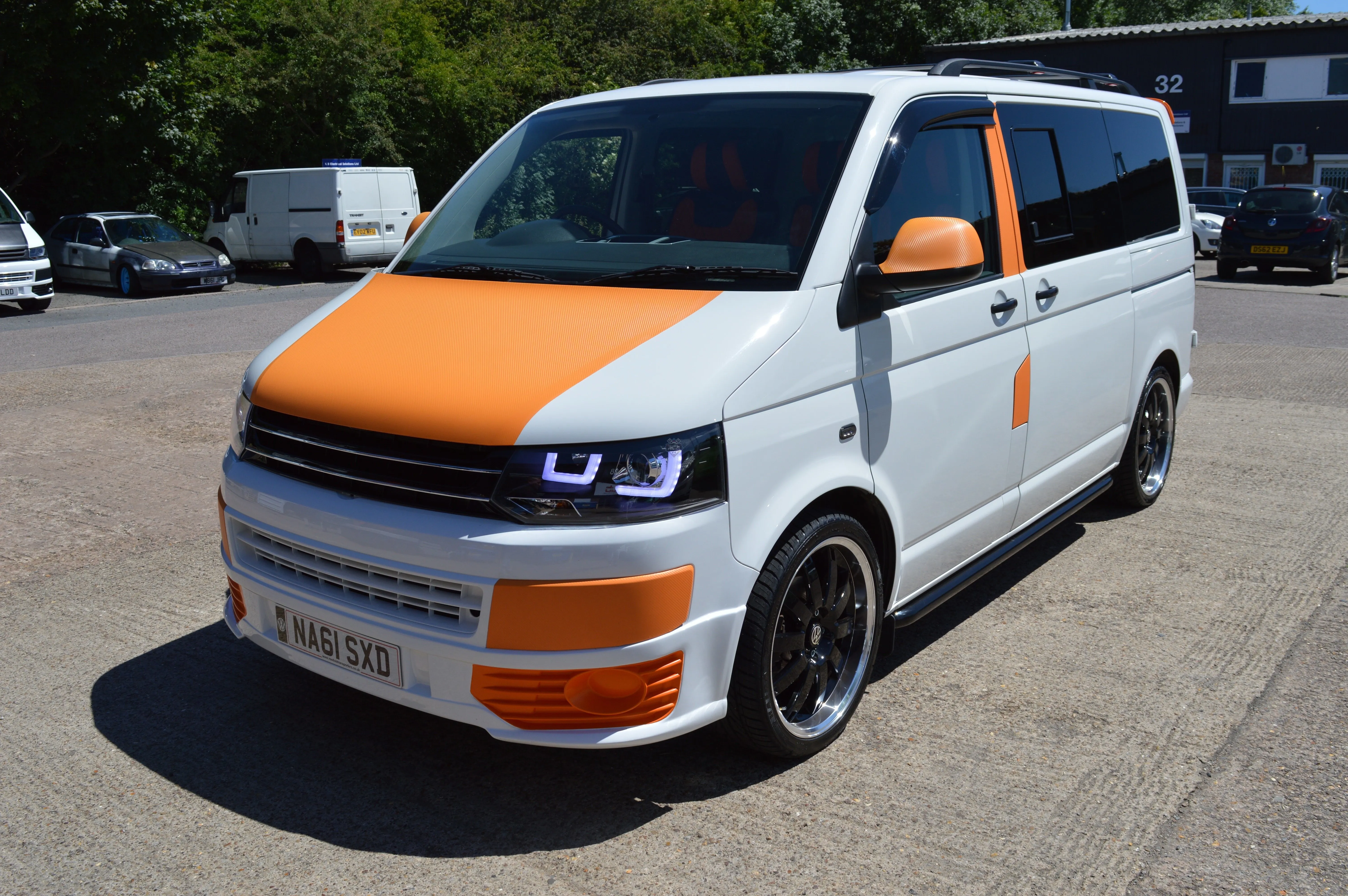 Передние фары Volkswagen T5 (2010-2015) U-LED Light черные