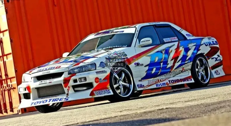 Накладки на пороги URAS Nissan Skyline R34