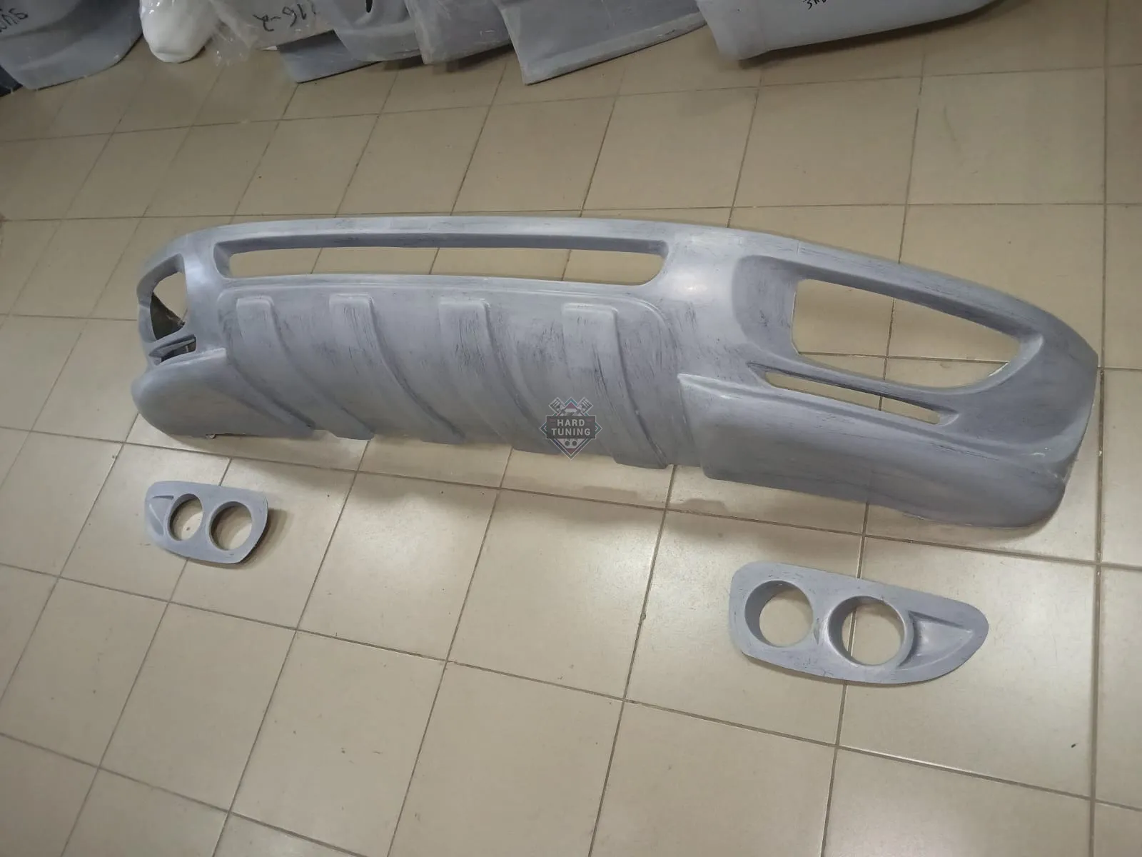Накладка на передний бампер JE Design Volkswagen Touareg 1 (2006-2010) рестайлинг