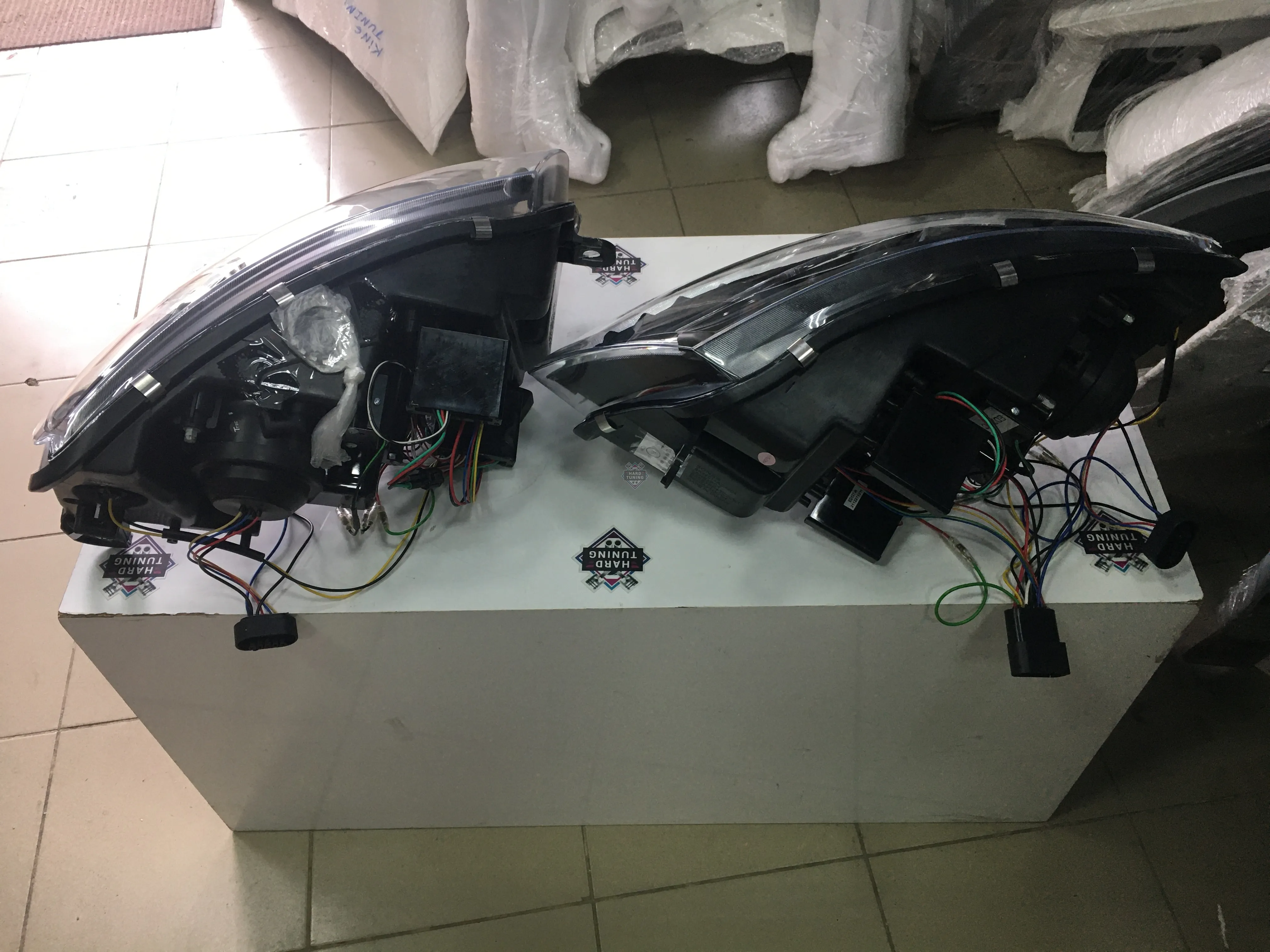 Передние фары Audi A6 С6 4F 2004-2008 Tube Lights под ксенон черные