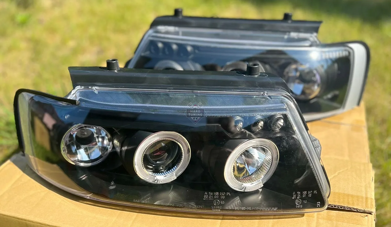 Передние фары Volkswagen Passat B5 (1996-2000) Angel Eyes черные