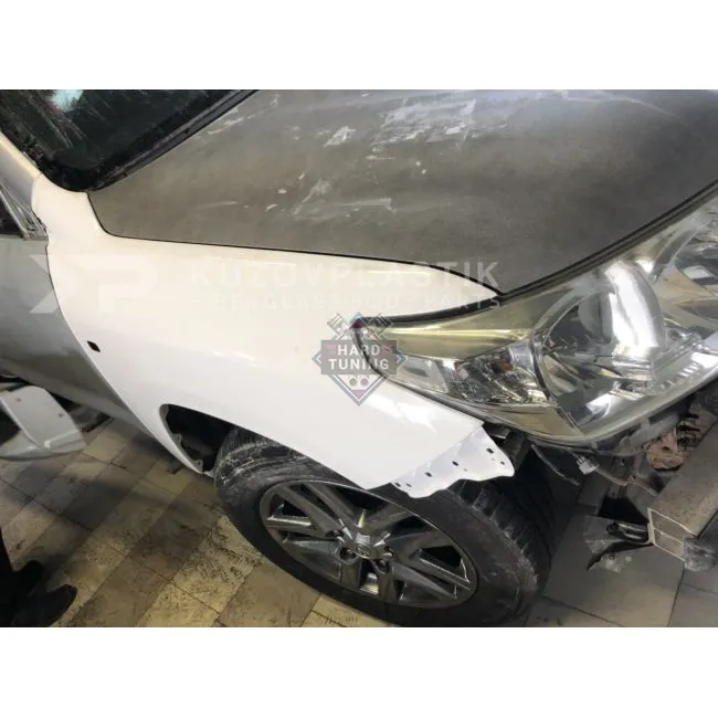 Передние крылья Toyota Land Cruiser 200 (2007-2015) штатные пластиковые комплект