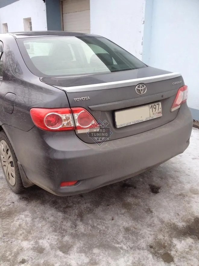 Спойлер на крышку багажника Toyota Corolla E140/E150