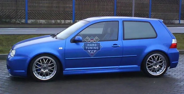 Накладки на пороги R32 Volkswagen Golf 4 3D (3 двери)