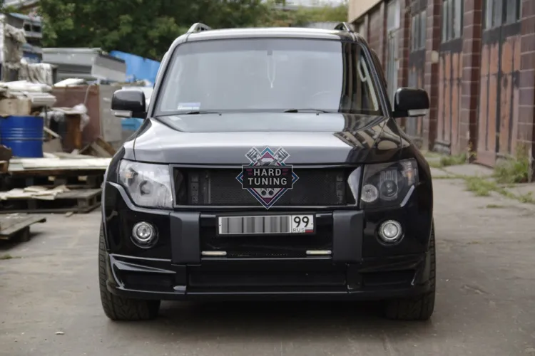 Решетка радиатора V1 Mitsubishi Pajero 4 (2006-2015)