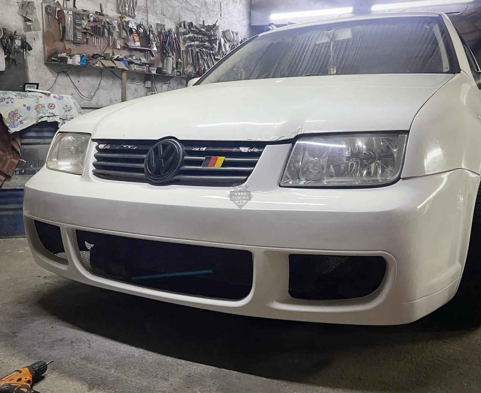 Передний бампер R32 Volkswagen Bora/Jetta 4