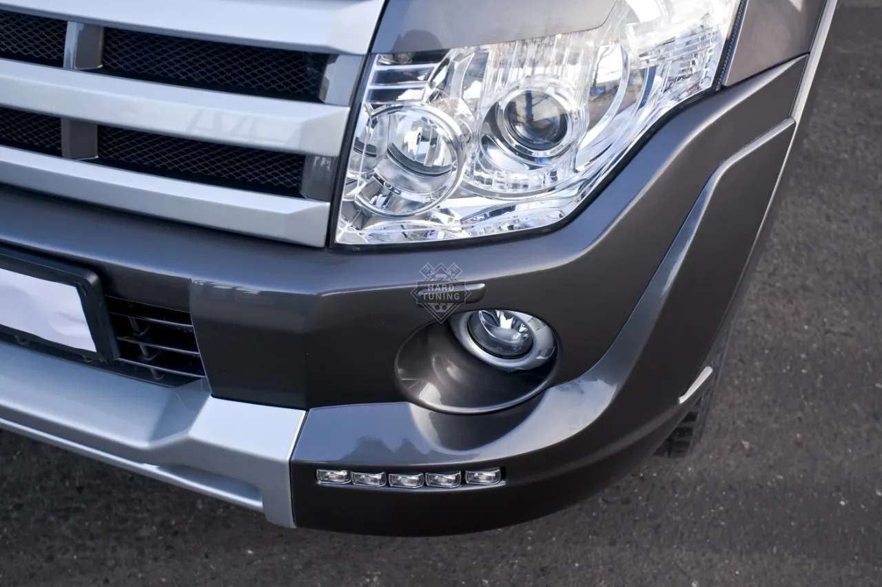 Накладка на передний бампер BROOMER DESIGN Mitsubishi Pajero 4 (2011-2015)