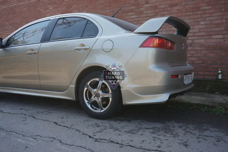 Накладка на задний бампер ZODIAK под одиночный выхлоп Mitsubishi Lancer 10 (2007-2016) ABS пластик