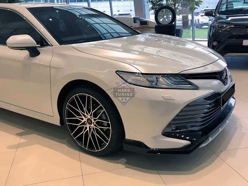 Накладка на передний бампер HEMMES Toyota Camry XV70