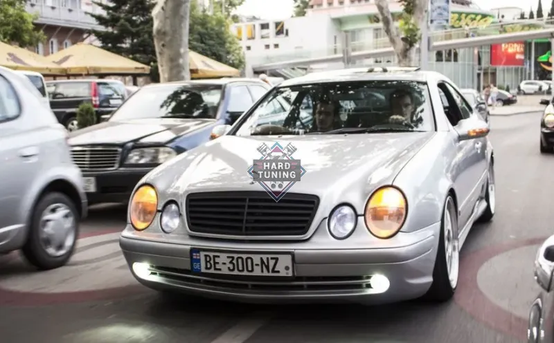 Передний бампер AMG CLK 55 Mercedes CLK-Class W208