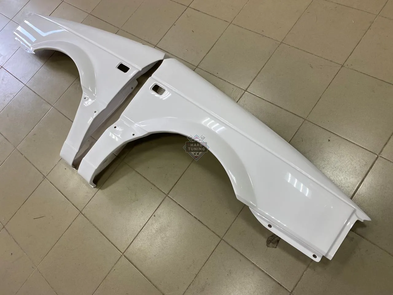 Передние крылья Volkswagen Passat B3 штатные пластиковые комплект
