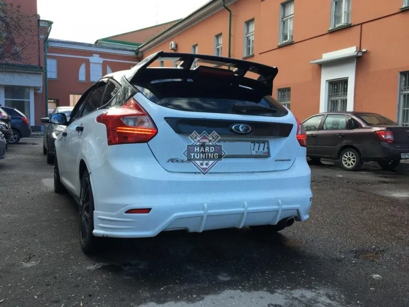 Накладка на задний бампер Ford Focus 3 хетчбек дорестайлинг