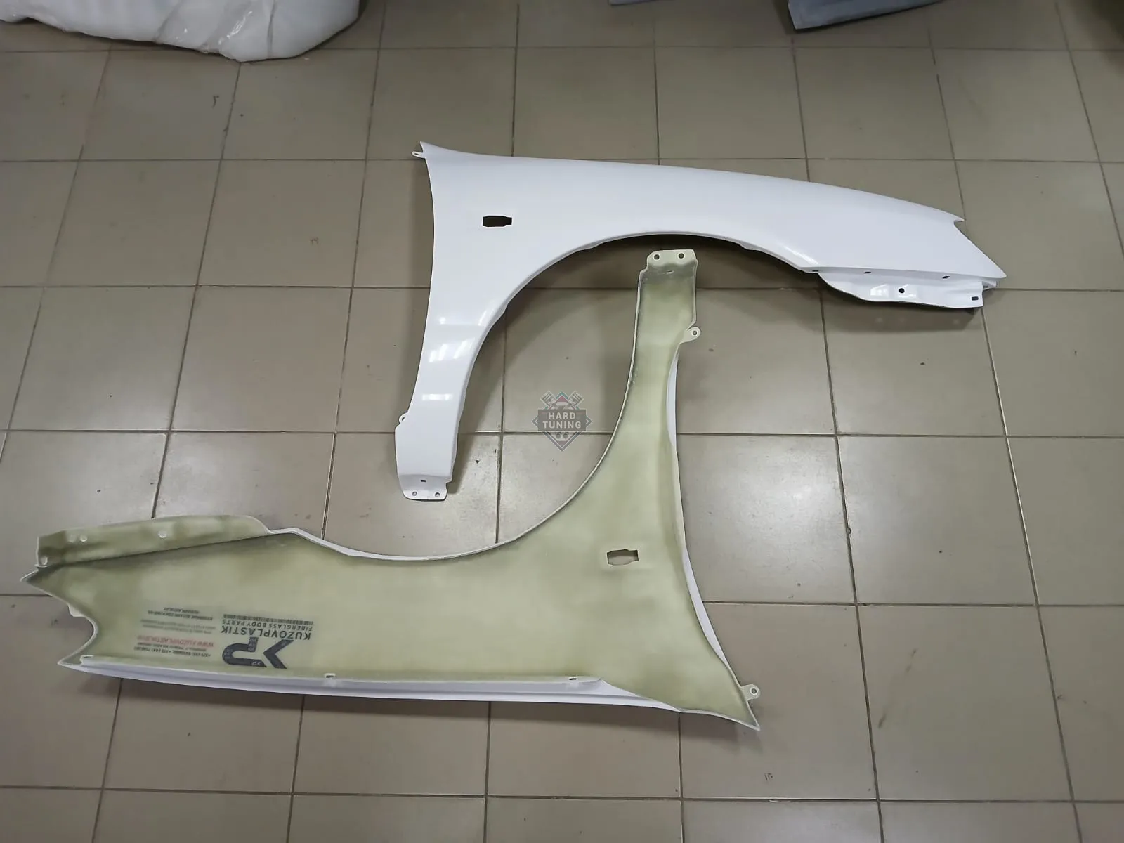 Передние крылья Nissan Primera P11 рест пластиковые штатные комплект