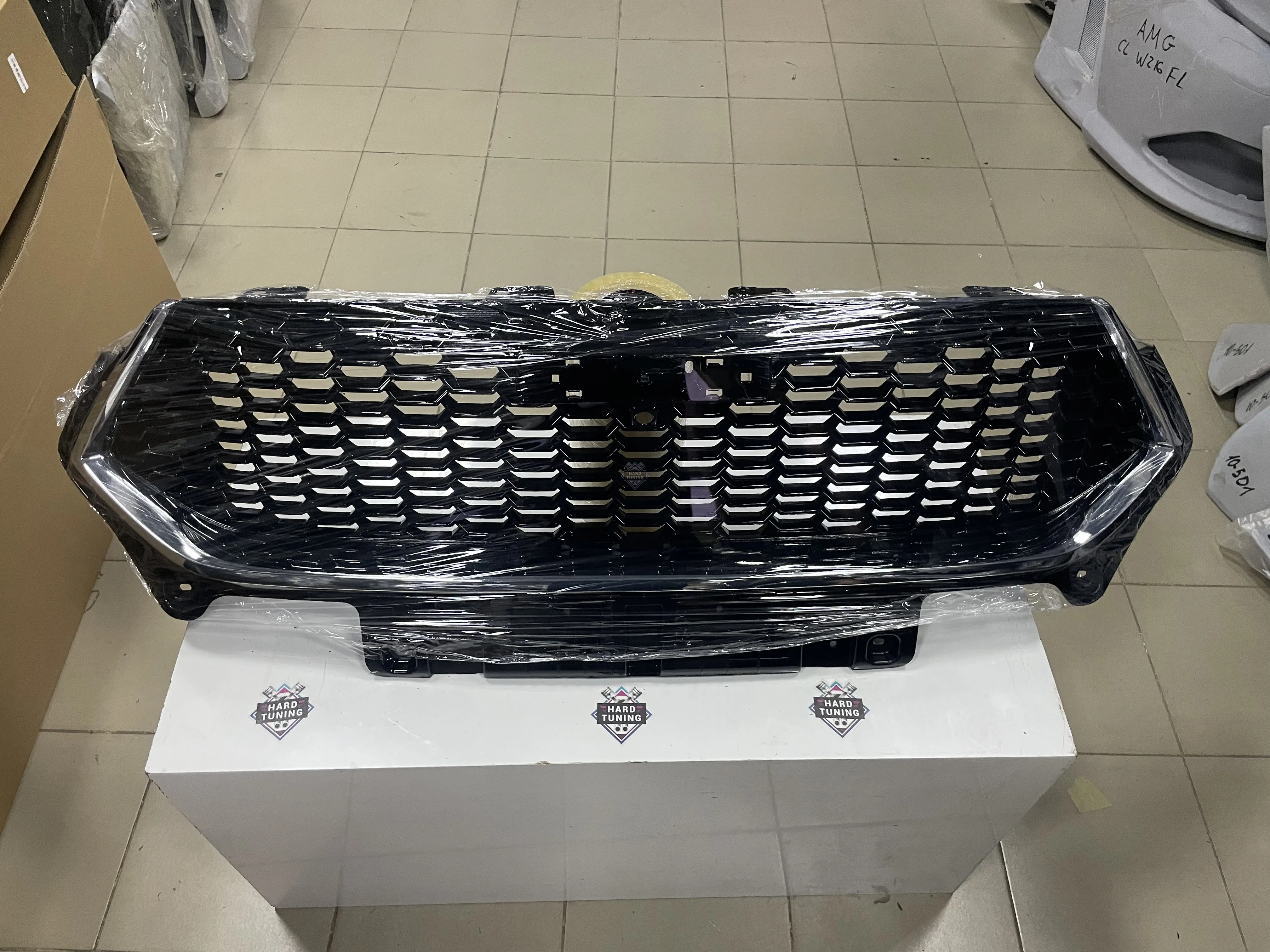Решетка радиатора штатная Haval F7 / F7x (2019-2022) Новая Черный глянец