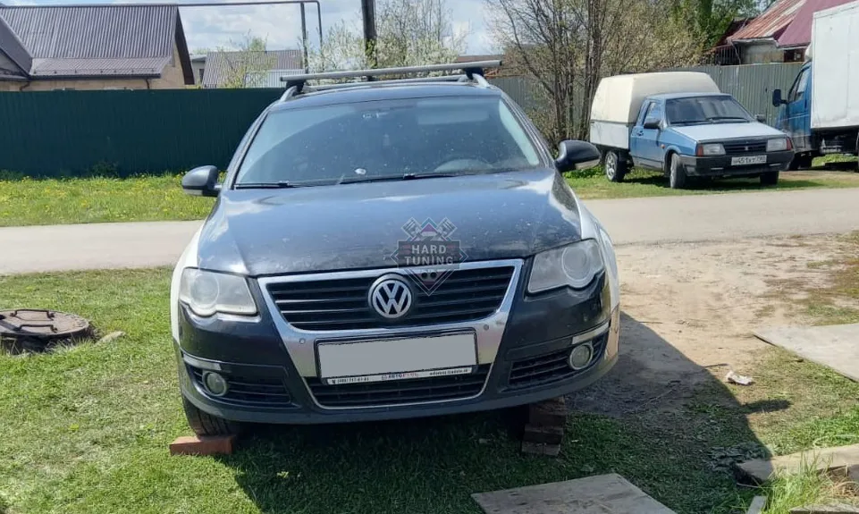 Передние крылья Volkswagen Passat B6 штатные пластиковые комплект