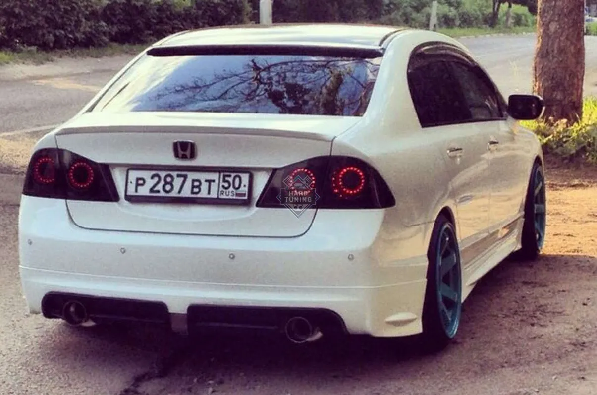 Спойлер лезвие Honda Civic 8 4D