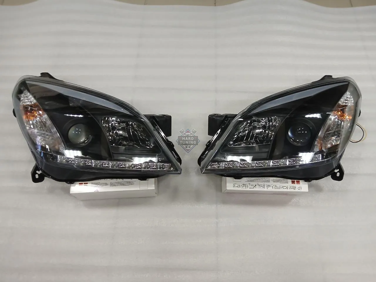 Передние фары Opel Astra H (2004-2009) 3.5D Daylight черные