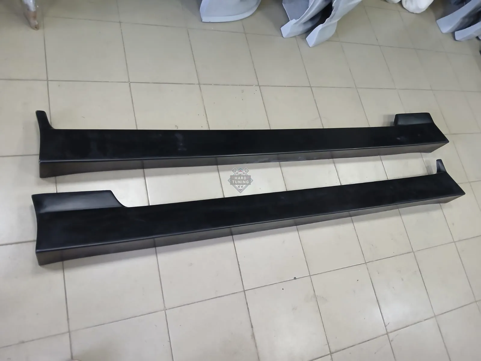 Накладки на пороги URAS Nissan Skyline R34