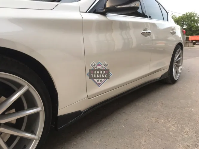 Накладки на пороги Infiniti Q50