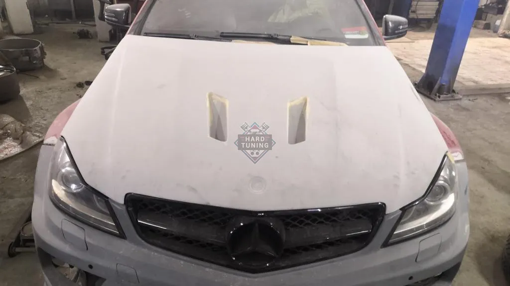 Капот AMG (с установкой и покраской в нашем сервисе) Mercedes W204 с адаптацией под обычный купе