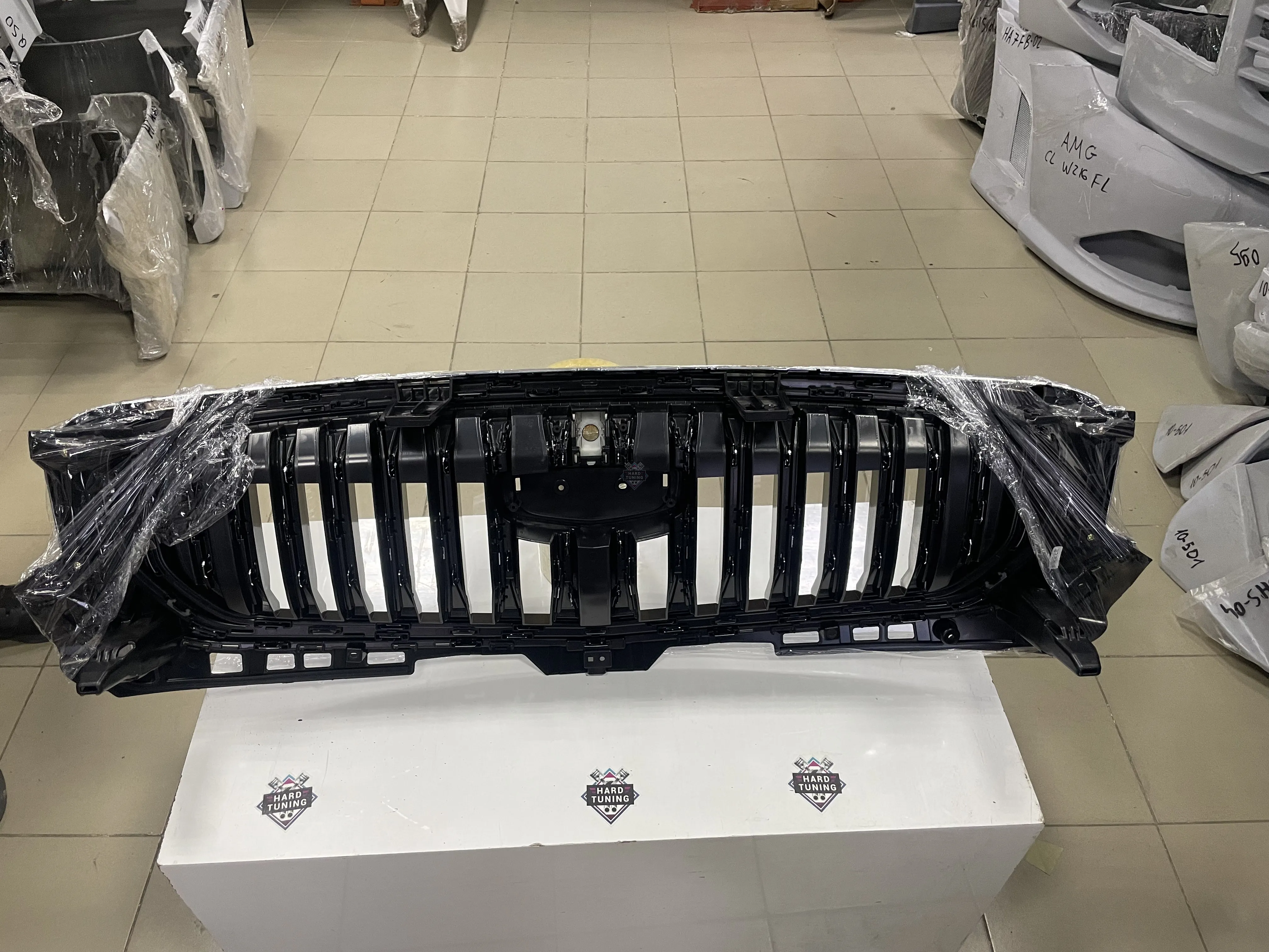 Решетка радиатора штатная Geely Monjaro (2022-Н.В.) Новая