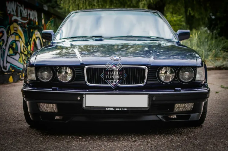 Передний бампер 750i BMW E32