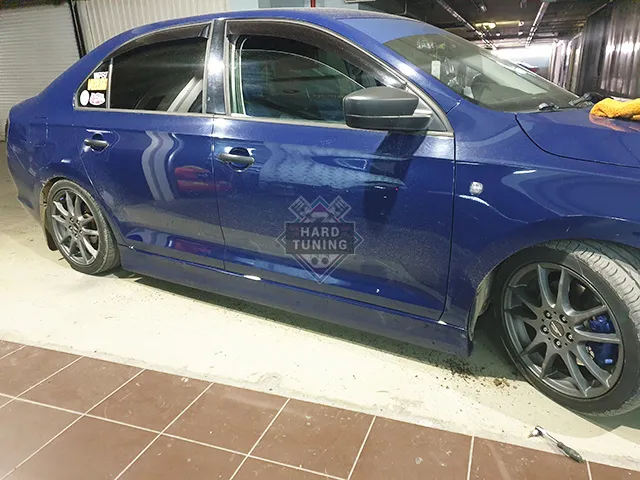 Накладки на пороги CSR Style Skoda Rapid 1