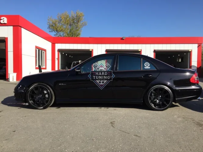 Накладки на пороги AMG 6.3 Mercedes W211