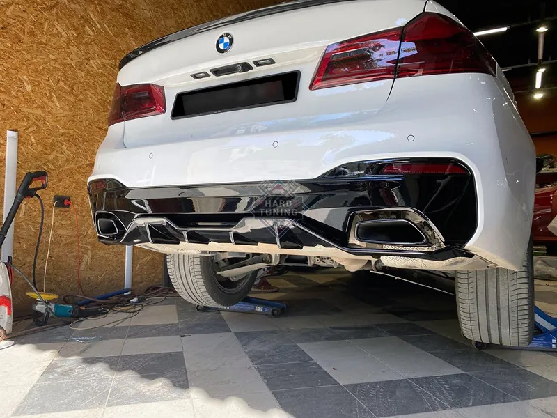Диффузор заднего бампера BMW 5-series (G30). 4 клыка