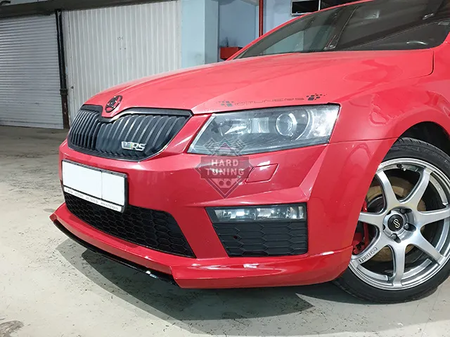 Накладка переднего бампера Skoda Octavia A7 RS R-style