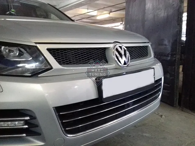 Решетка радиатора HT на Volkswagen Touareg NF