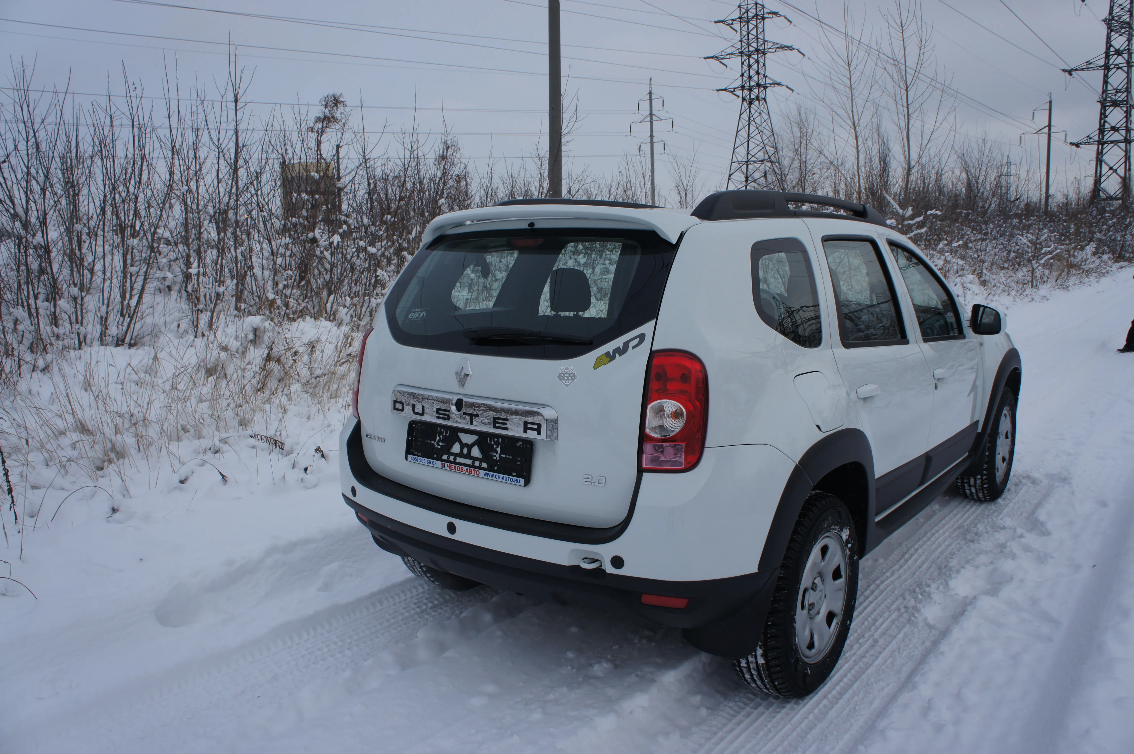 Накладка на задний бампер перед багажником широкая Renault Duster 2010-2015