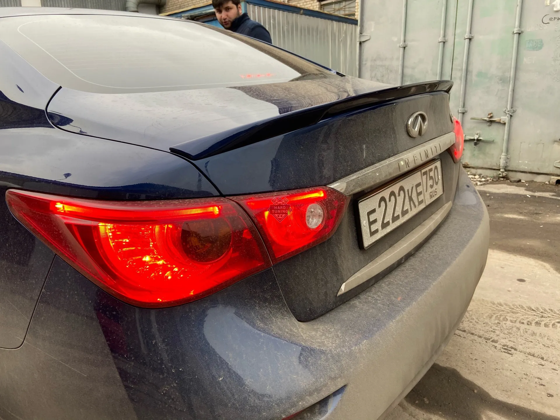 Спойлер лип с вырезом по центру Infiniti Q50