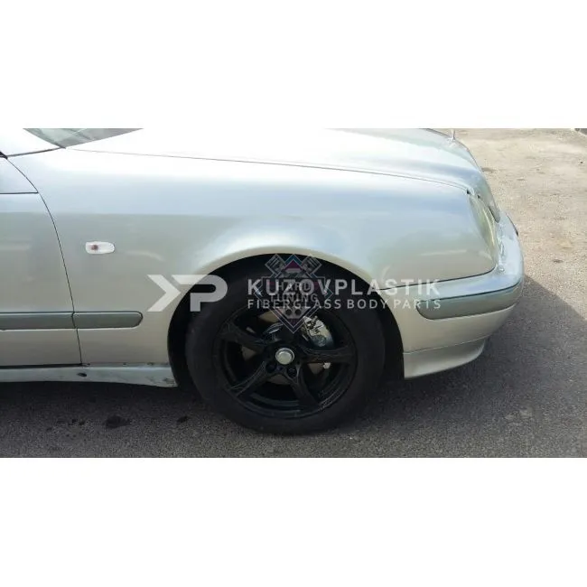 Передние крылья Mercedes CLK-Class W208 1997-2000 пластиковые штатные комплект