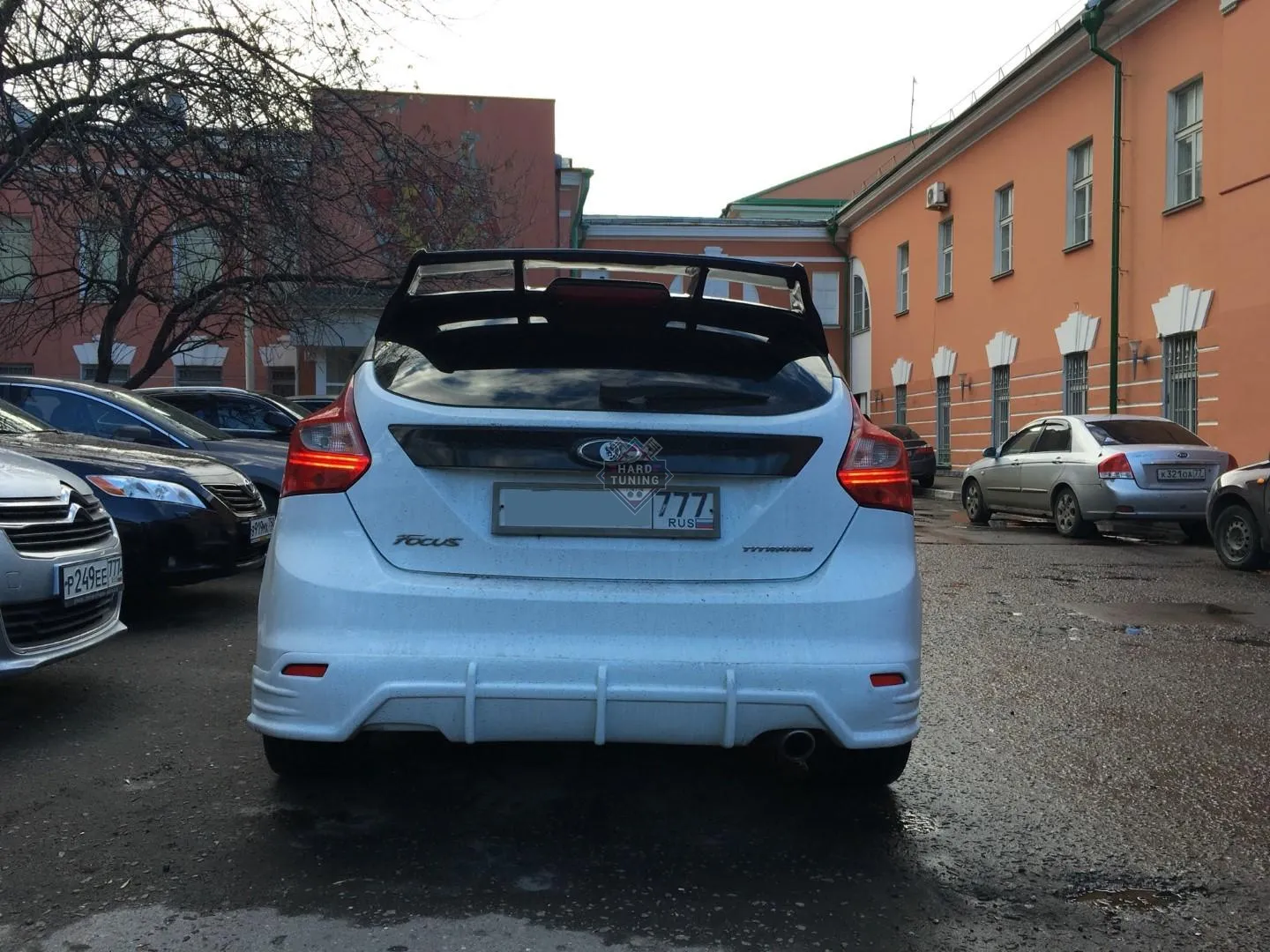Накладка на задний бампер Ford Focus 3 хетчбек дорестайлинг