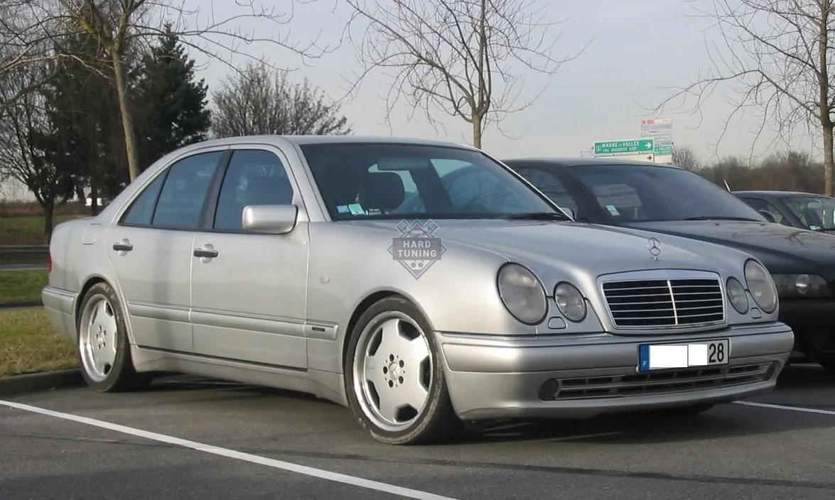 Накладки на пороги AMG 50 Mercedes E-Class W210