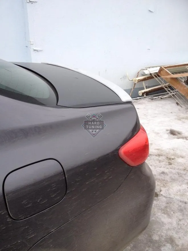 Спойлер на крышку багажника Toyota Corolla E140/E150