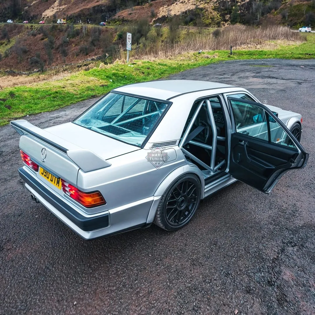 Задний бампер Evolution-1 Mercedes 190 W201