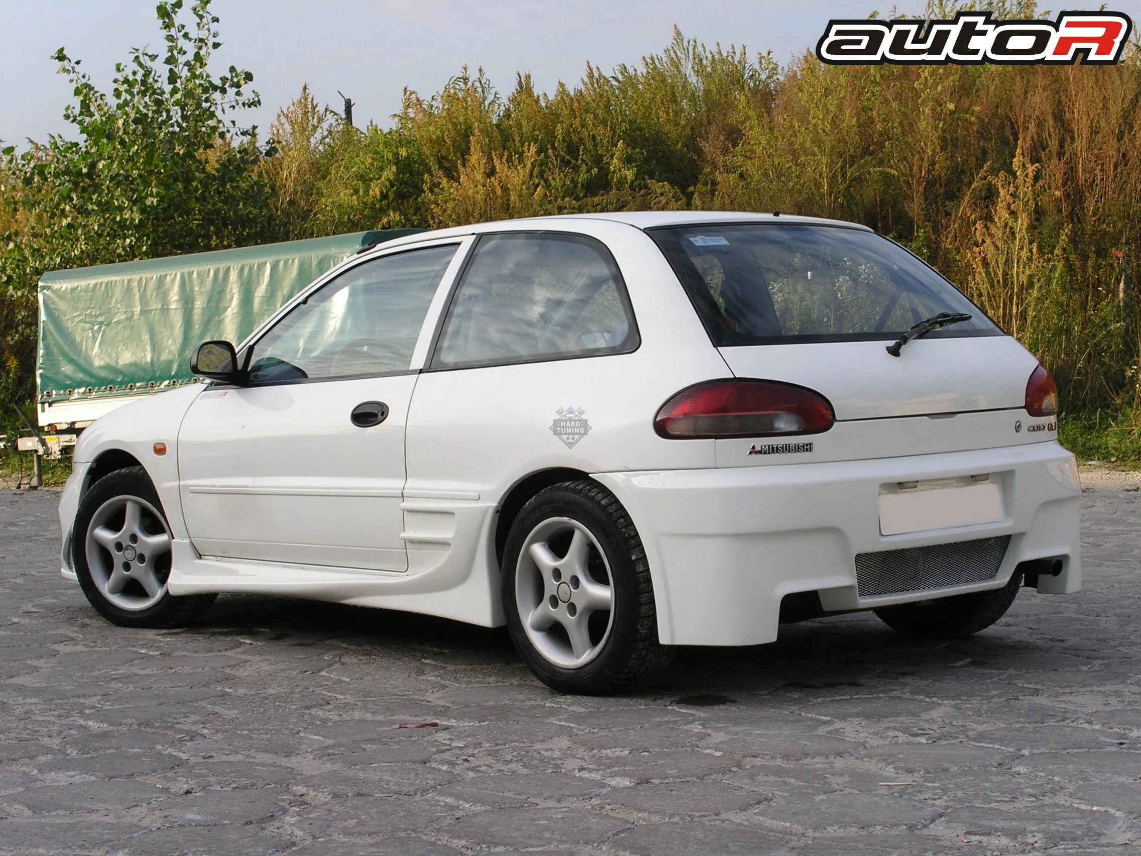 Задний бампер Auto R Mitsubishi Colt