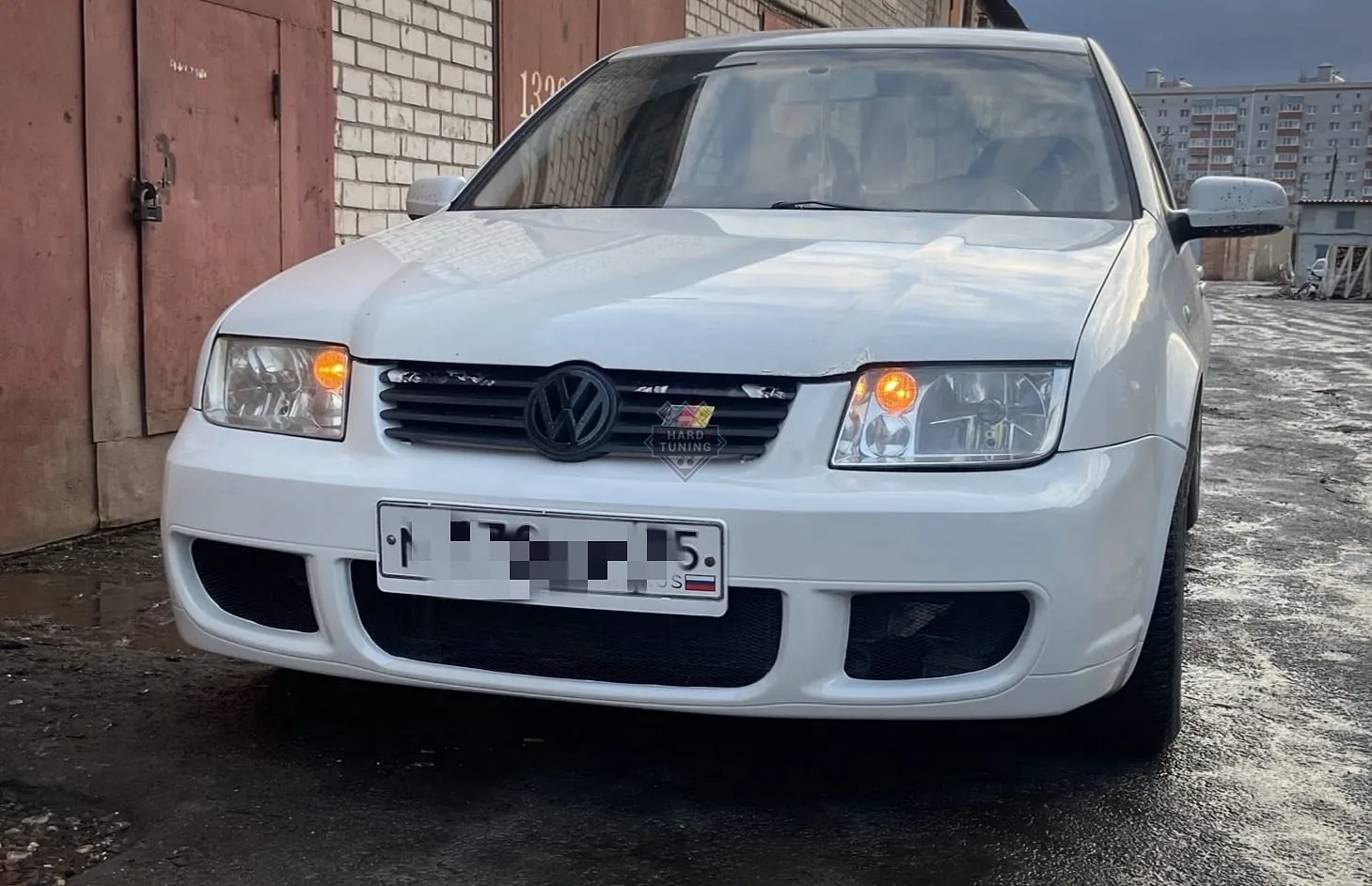 Передний бампер R32 Volkswagen Bora/Jetta 4